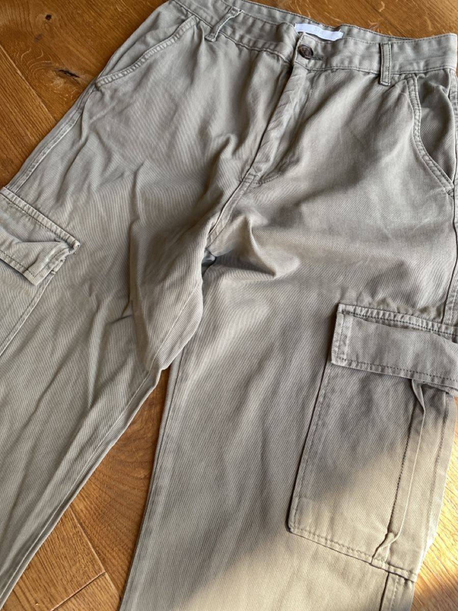 Stradivarius Pantaloni: Stradivarius Hose Gr 38 olive – Usato da Widnau venduto da schetti12 2