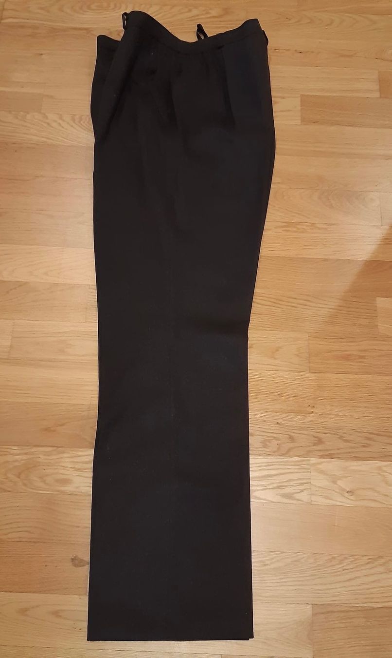 Pantaloni: Damenhose Gr.42 – Usato da Luzern venduto da Sontru 2