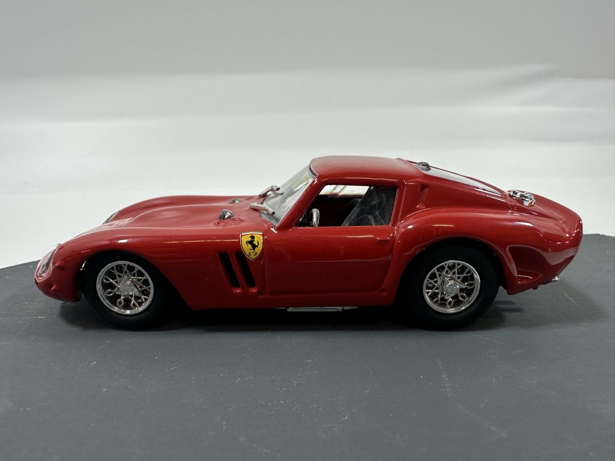 Ferrari Modellini d'auto: Ferrari 250 GTO 1:43, rot, MODEL BOX – Usato da Zofingen venduto da rf9_x2xt 2