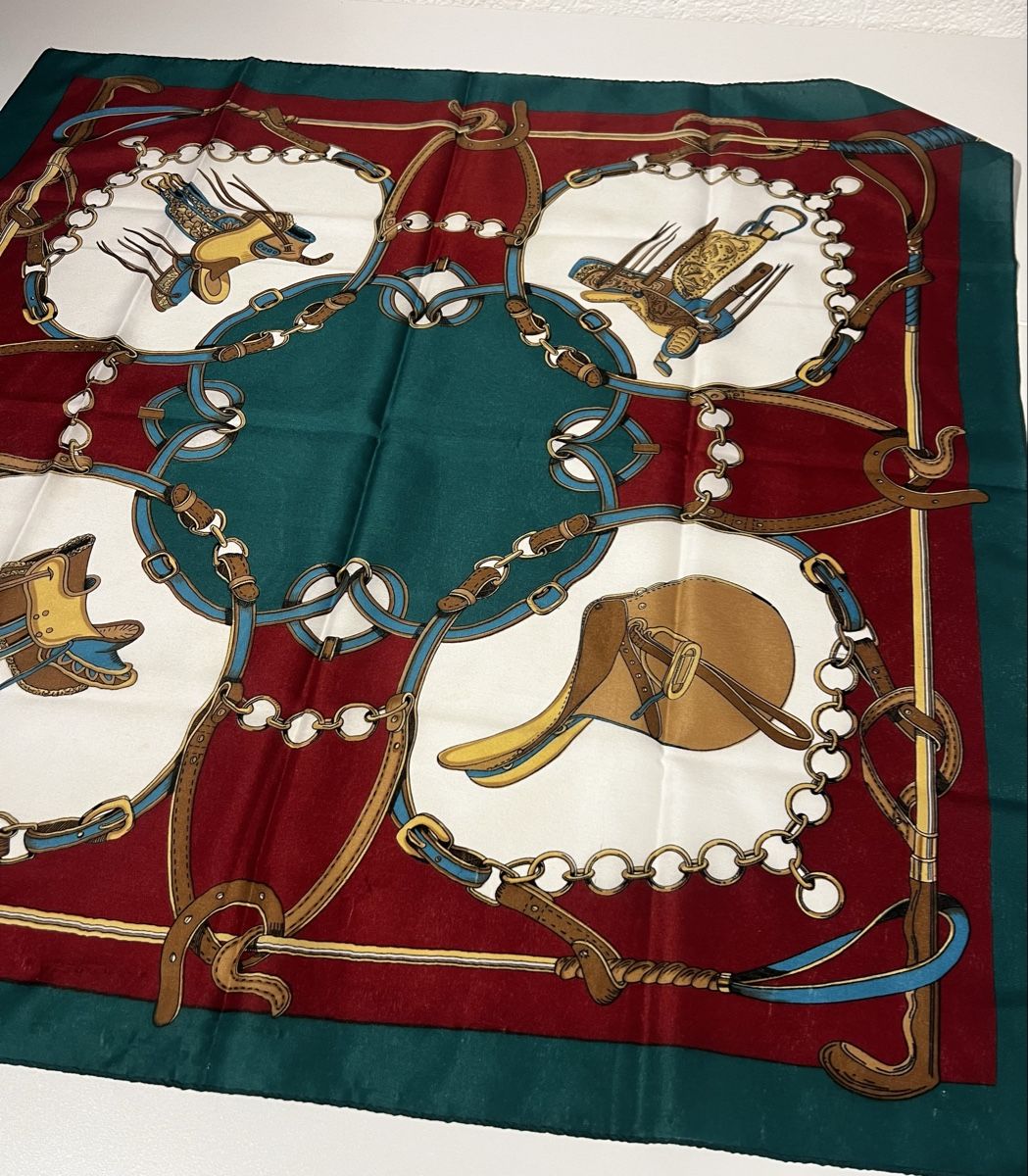 Foulards, Tücher & Schals: Foulard à motifs équestres  – Gebraucht aus St-Pierre-Clages von ste_xk6p 1