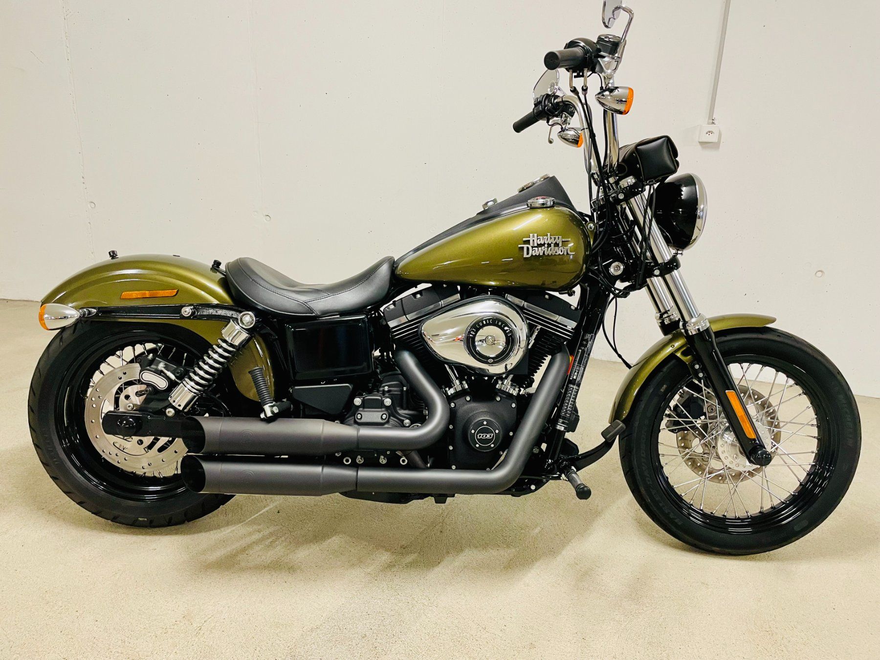 Harley-Davidson Chopper: Harley Davidson Street Bob FXDB 103 – Usato da Nürensdorf venduto da orsogallo