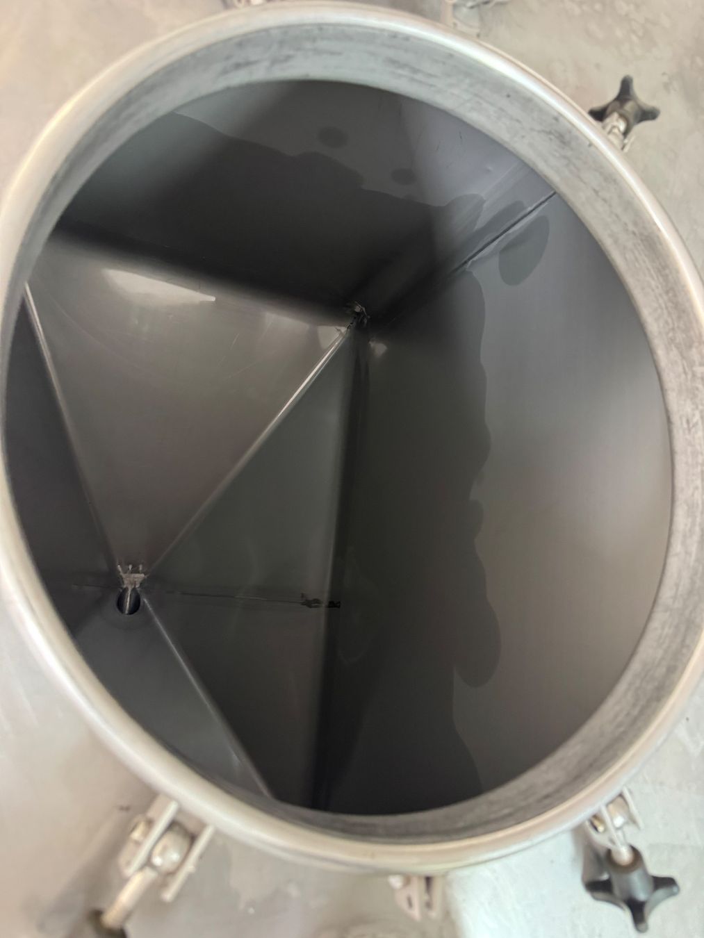 Accessori per altri veicoli: Edelstahltank / Dieseltank 1000L – Usato da Dietlikon venduto da HighspeedUmzug 8