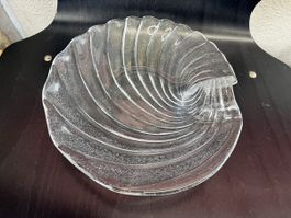 7 Glasschalen Muschelform ca. Ø 20cm, strukturiert, Vintage