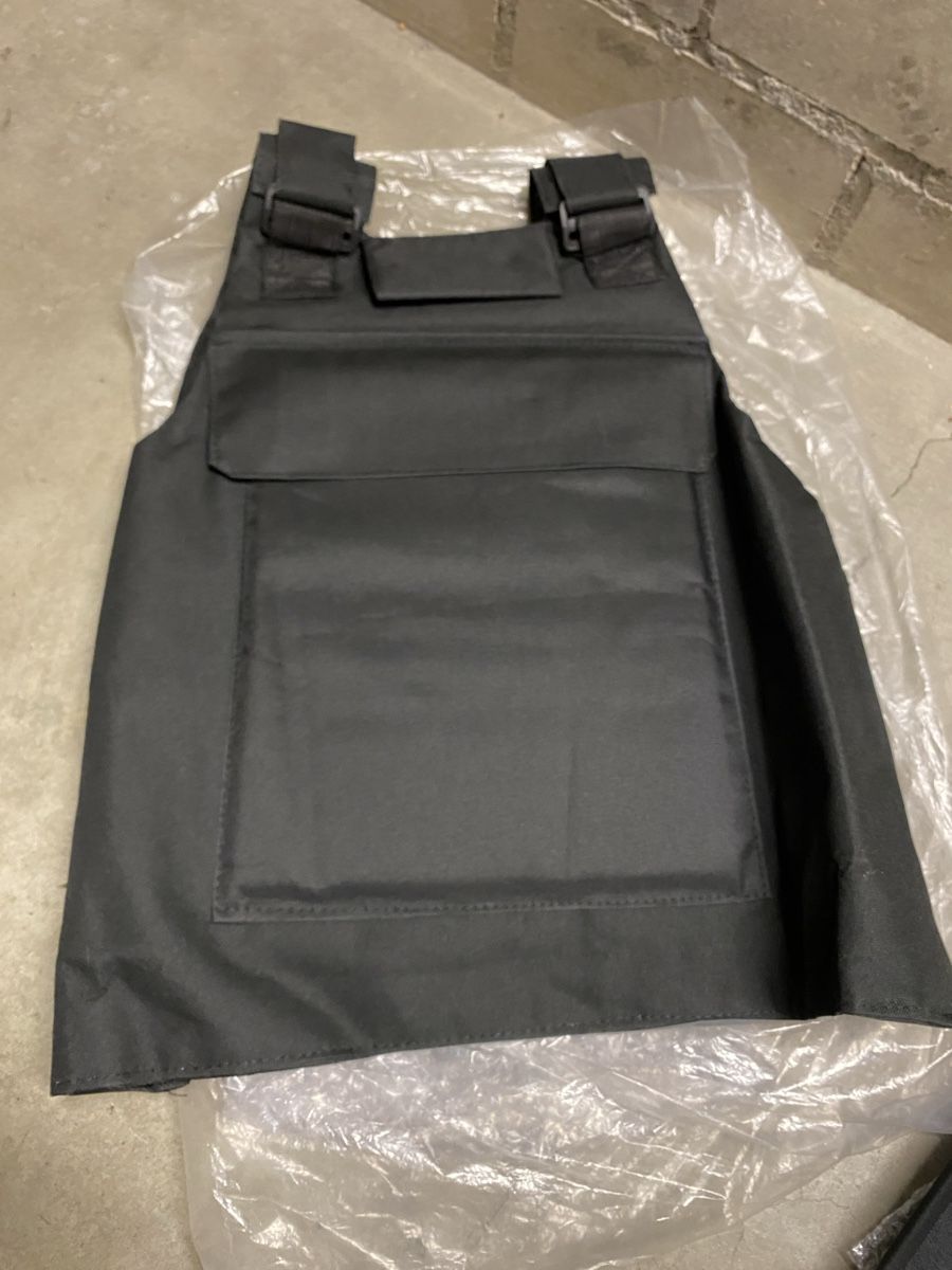 Uniformi: Schutzweste mit Plattenträger und Platte – Nuovo e nell'imballaggio originale da Volketswil venduto da Ahot 2