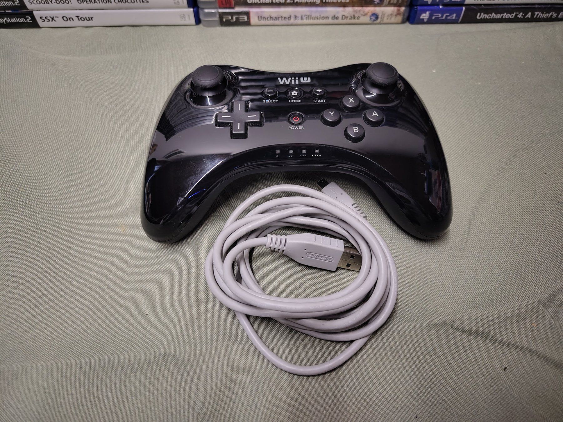 Nintendo Controller: Manette Wii U Pro – Gebraucht aus Saxon von dan_drn5