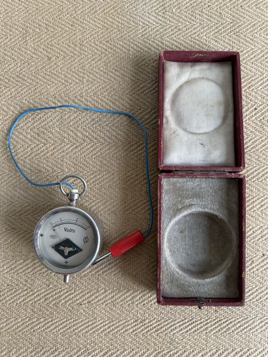 Messen: Vintage Voltmeter Taschenvoltmeter – Gebraucht aus Konolfingen von petzipetz