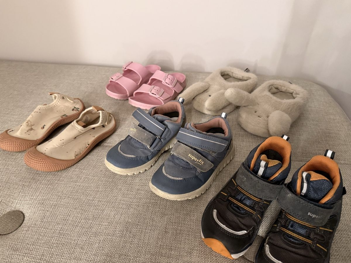 Scarpe per ragazzi: Kinderschuhe Paket Gr. 26 – Usato da Maur venduto da Heidi2.0