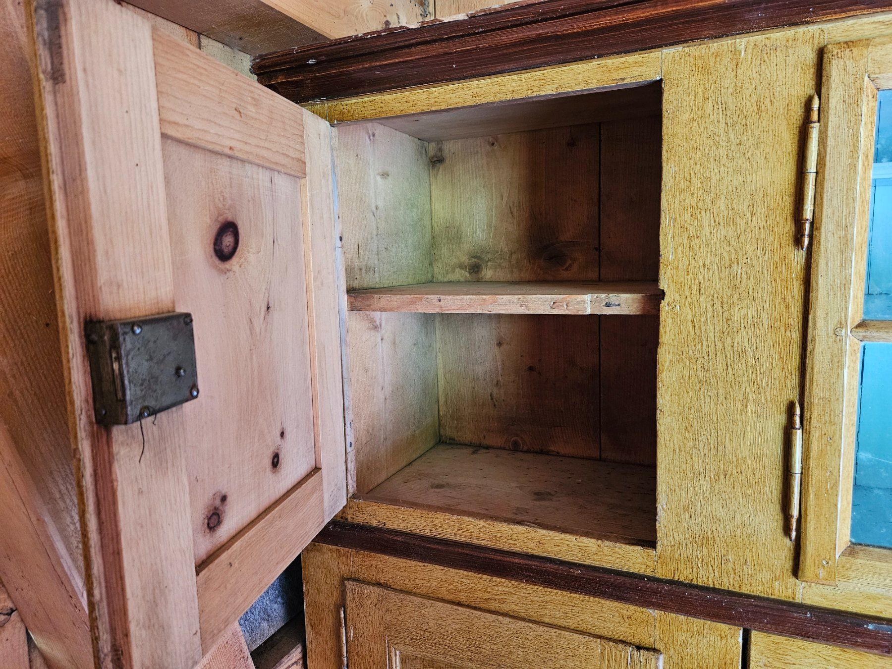 Armadi: Antiker Bauernschrank – Usato da Sedrun venduto da Serengia 1
