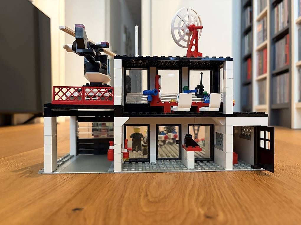 Lego Kit di costruzioni: Lego 6386: Police Command Base – Usato da Diepflingen venduto da Dj3 4