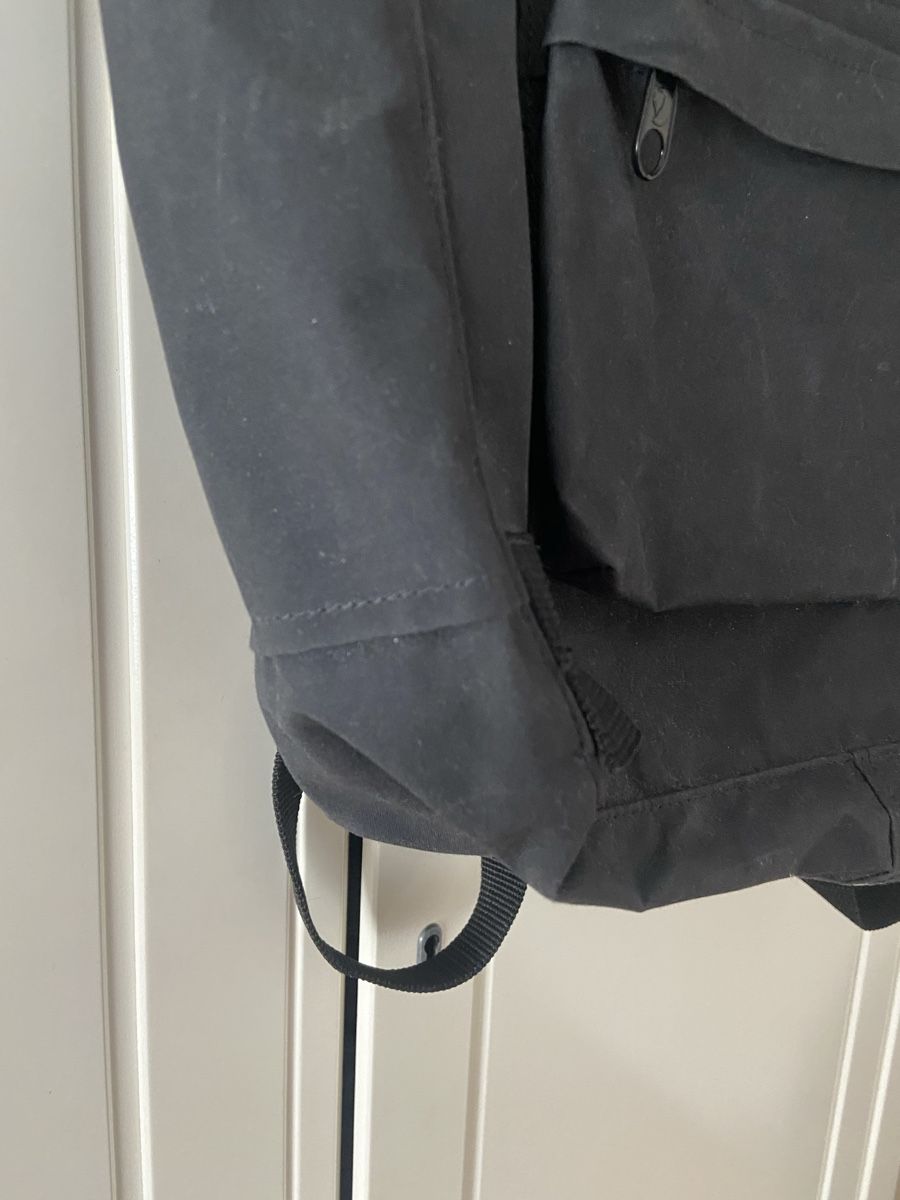 Fjällräven Zaini: Fjällräven Kanken Rucksack Schwarz – Usato da Bern venduto da Chunny 2