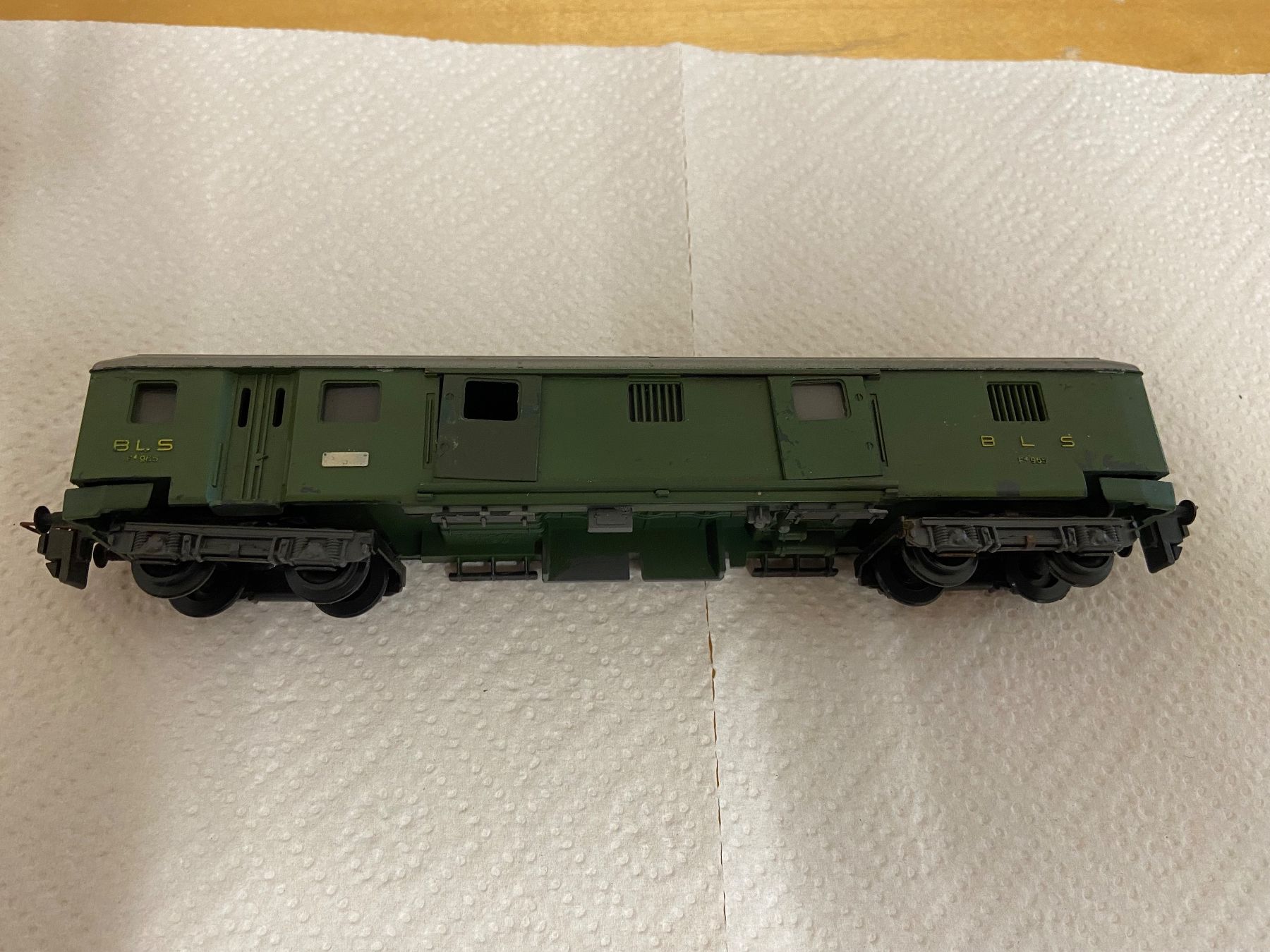 Trix Modelleisenbahnen: Trix Express BLS Packwagen – Gebraucht aus Basel von Relaphe 1