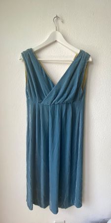 Samtkleid blau Grösse 38 neuwertig