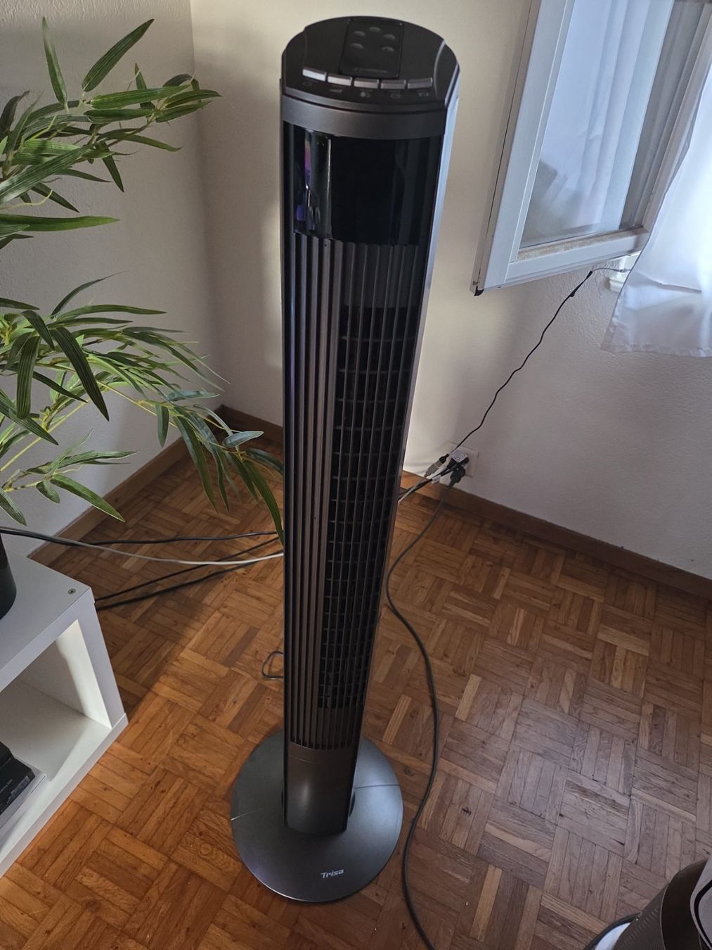 Trisa Ventilatori: Trisa Turmventilator mit Fernbedienung und Display – Usato da Männedorf venduto da Zew_t75c