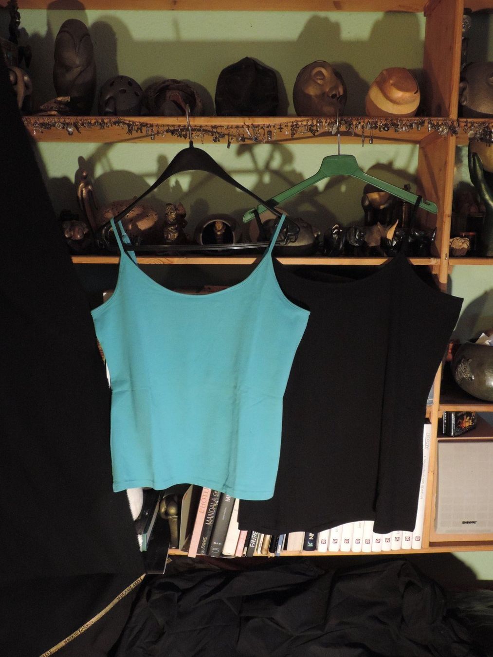 Lotti di vestiti: 2 débardeurs bleu turquoise noir – Usato da Genève venduto da Axelle333 2