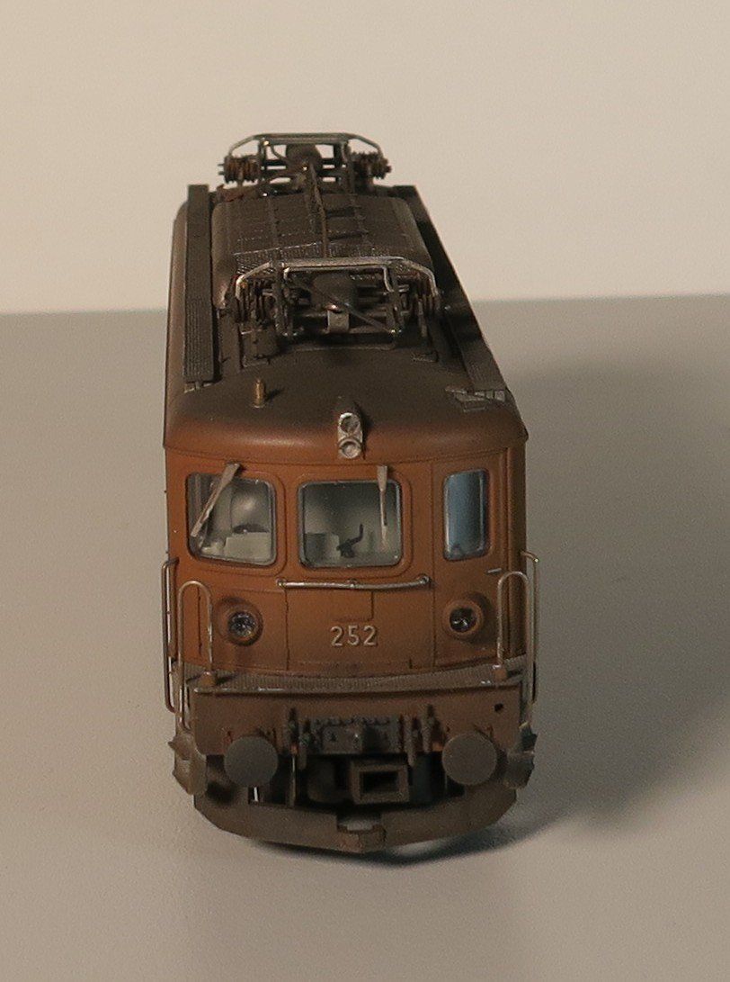 Roco Modelleisenbahnen: Roco 69883 BLS Ae 4/4 252, hellbraun, gealtert, WS – Gebraucht aus Bern von Bantiger2000 2