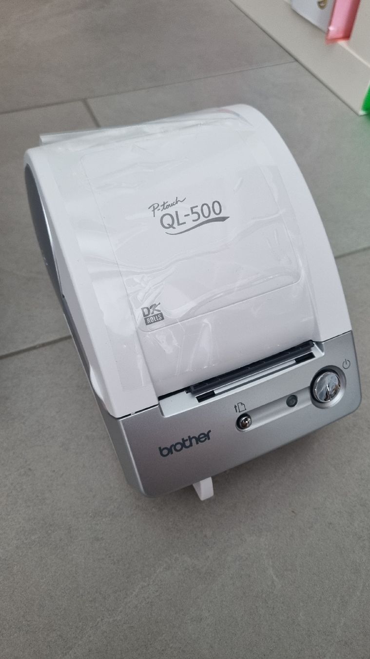 Brother Stampanti: Brother QL-500 Etikettendrucker – Nuovo e nell'imballaggio originale da Utzenstorf venduto da Kiyora