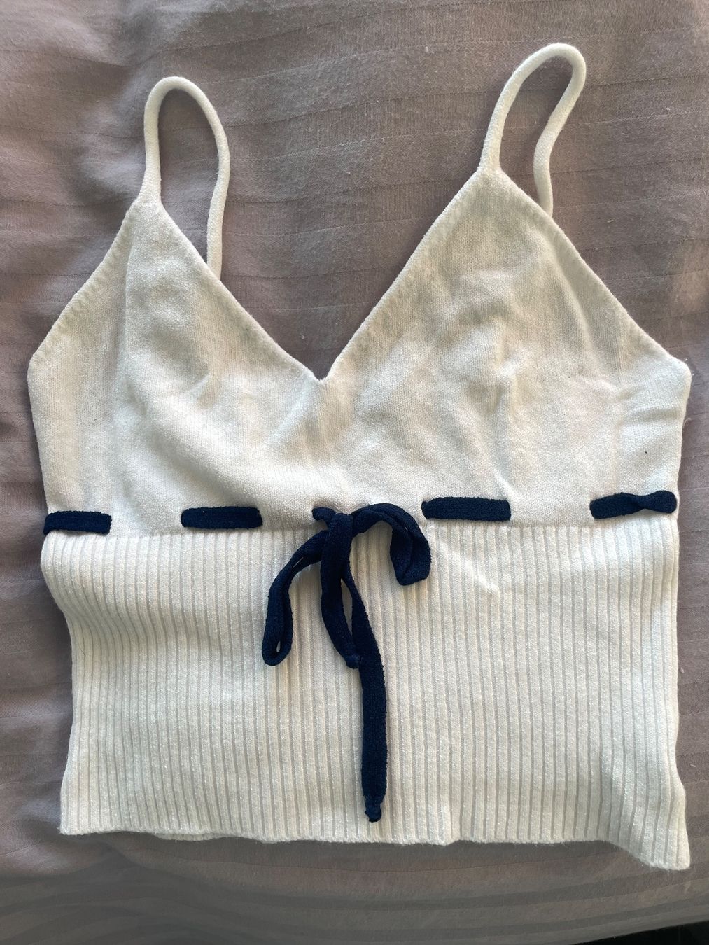 Top: Weisses Top mit Schleife – Usato da Zug venduto da ele_q7bd