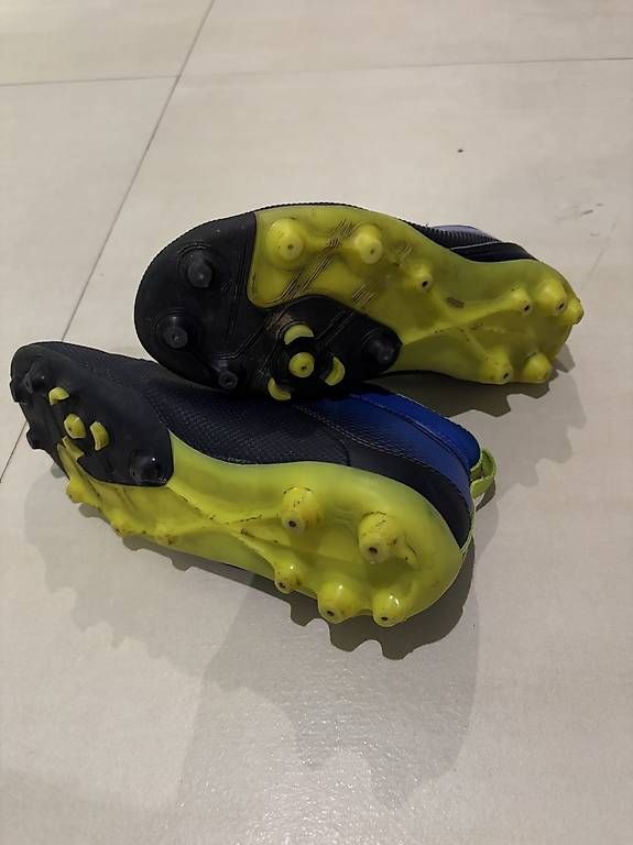 Scarpe per ragazzi: Scarpe calcio num 33 – Usato da Cresciano venduto da Koyol 3
