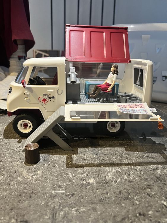 Schleich Giocattoli: mobile tierärztin von schleich – Usato da Beinwil am See venduto da -Sparky-