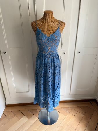 Spitzenkleid hellblau 34