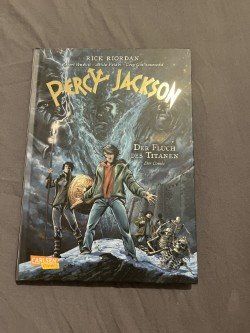 Libri: Percy Jackson - Der Fluch des Titanen – Nuovo (secondo la descrizione) da Dietlikon venduto da Elpatron12