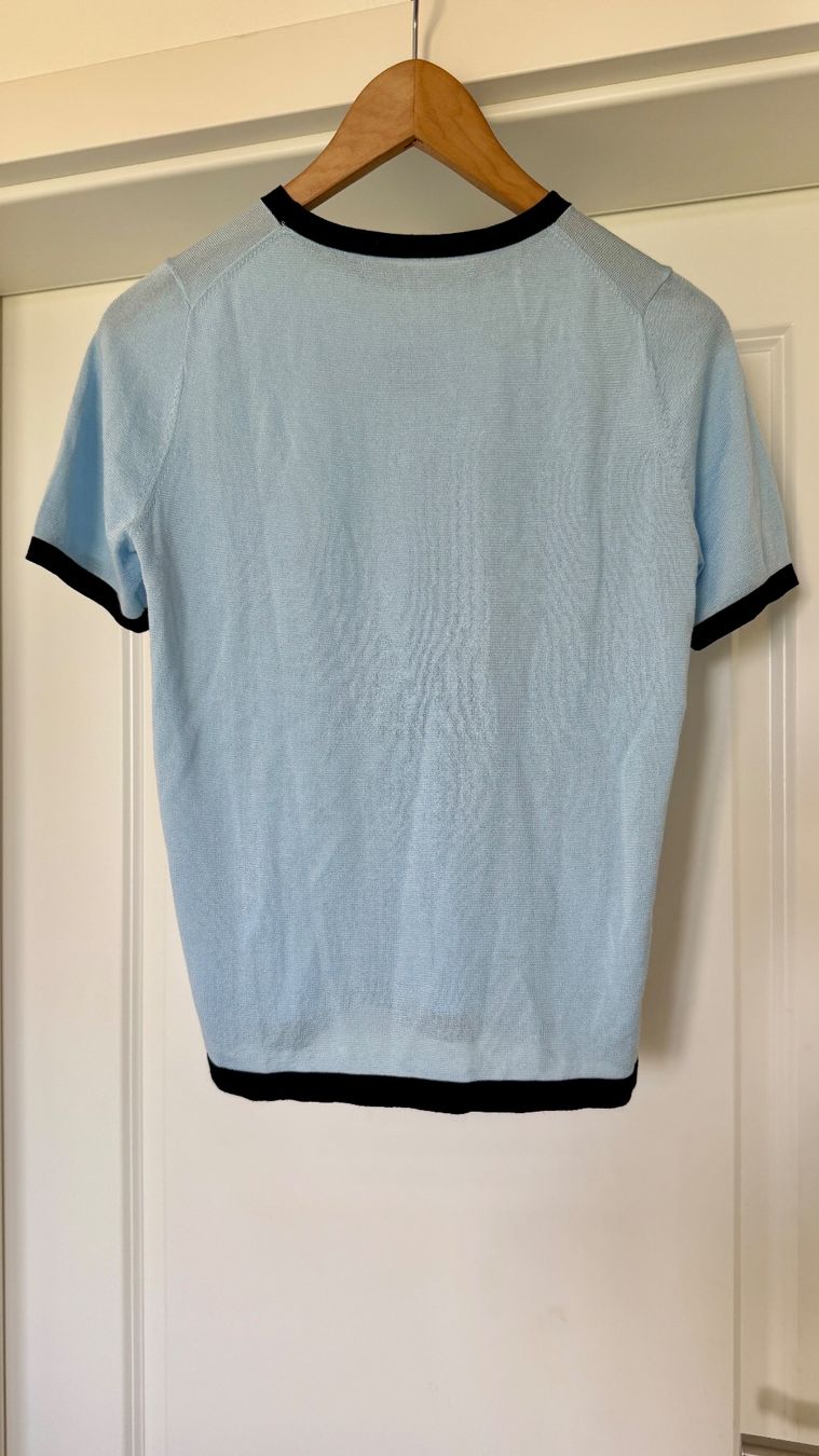 T-shirt: Joli t-shirt bleu clair Courreges – Usato da giffers venduto da sev_c9x9 1