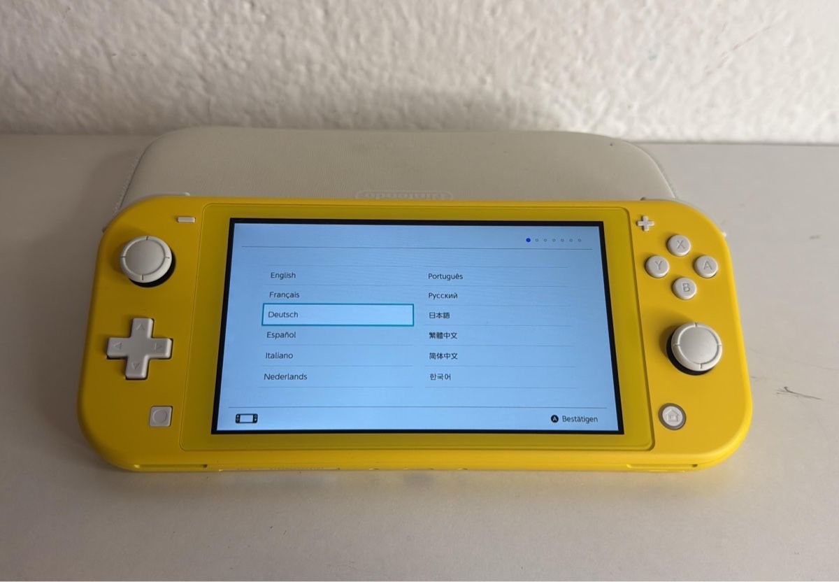 Nintendo Console: Yellow Nintendo Switch Lite - Excellent Condition! – Usato da Ehrendingen venduto da bubulence 1