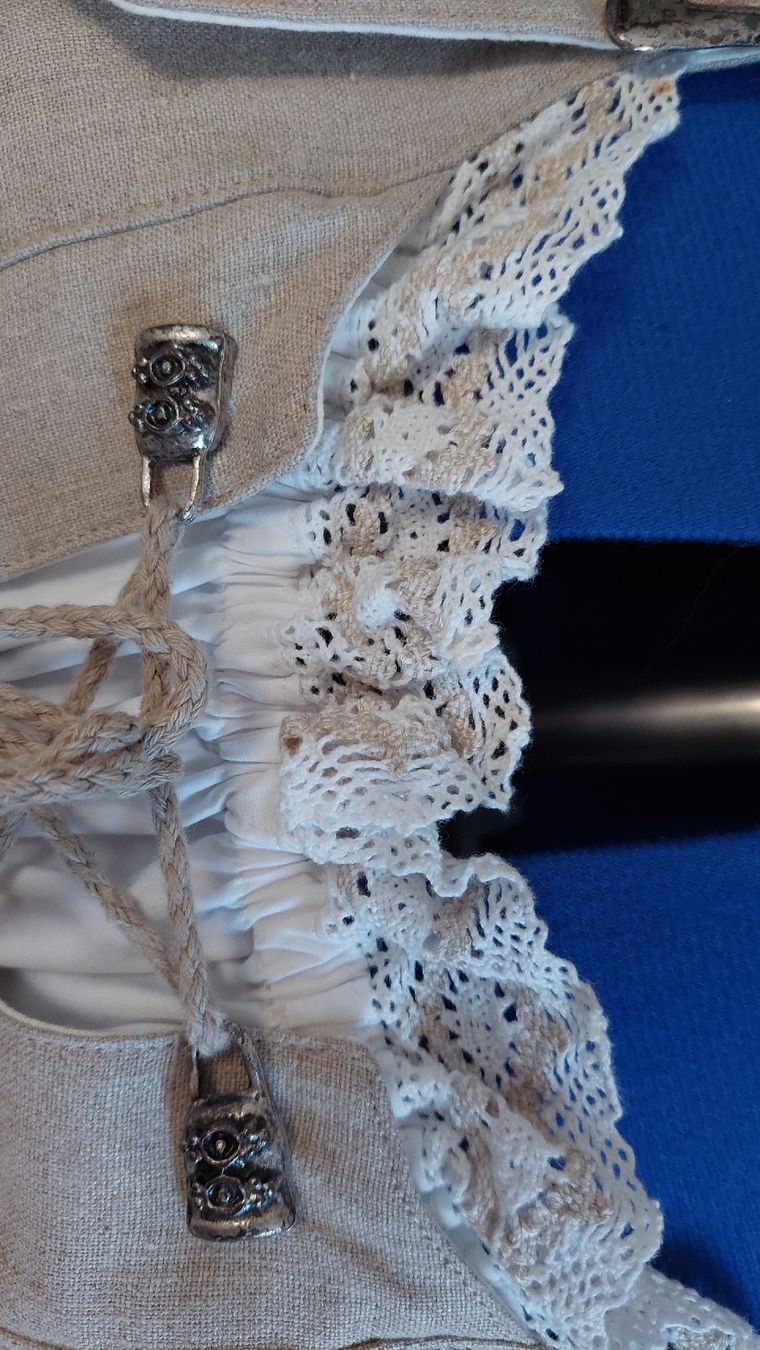 Vestiti: Dirndl – Usato da Arch venduto da Debi24 5