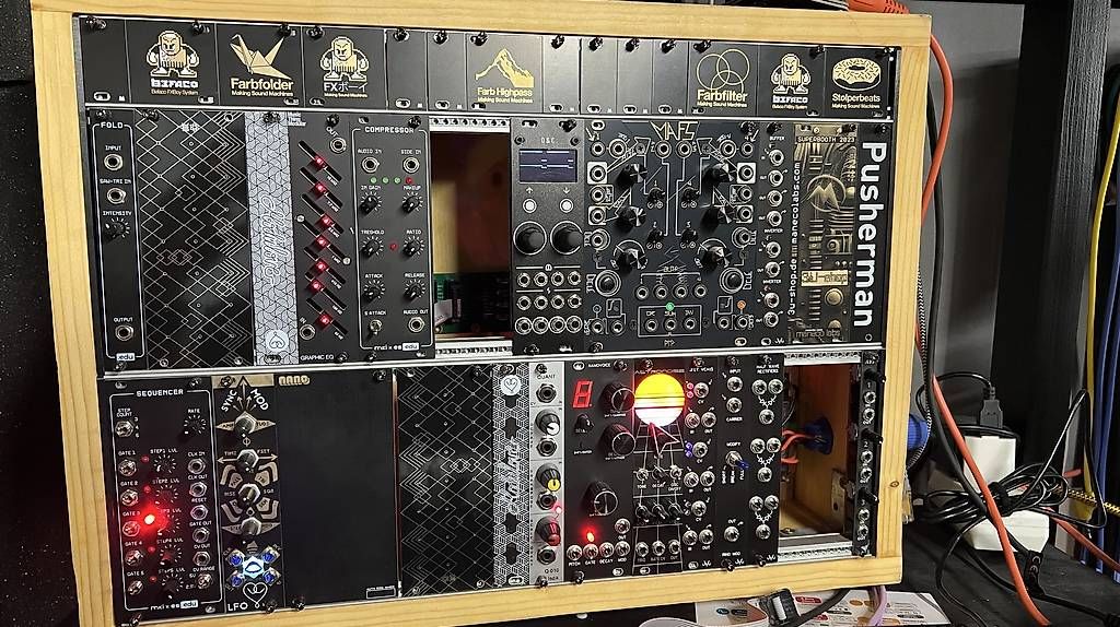 Strumenti musicali: Eurorack 7U 84HP case including Modules – Usato da Teufen AR venduto da Seantyas