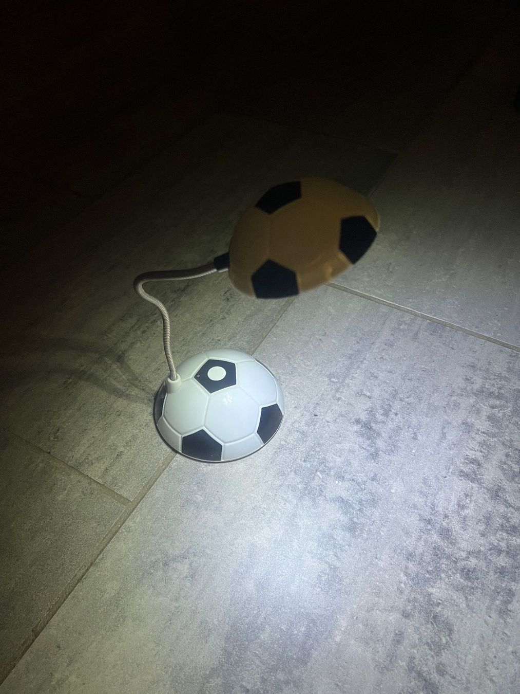 Lampen: Nachttischlampe Fussball – Gebraucht aus Läufelfingen von Zehnerlein 2