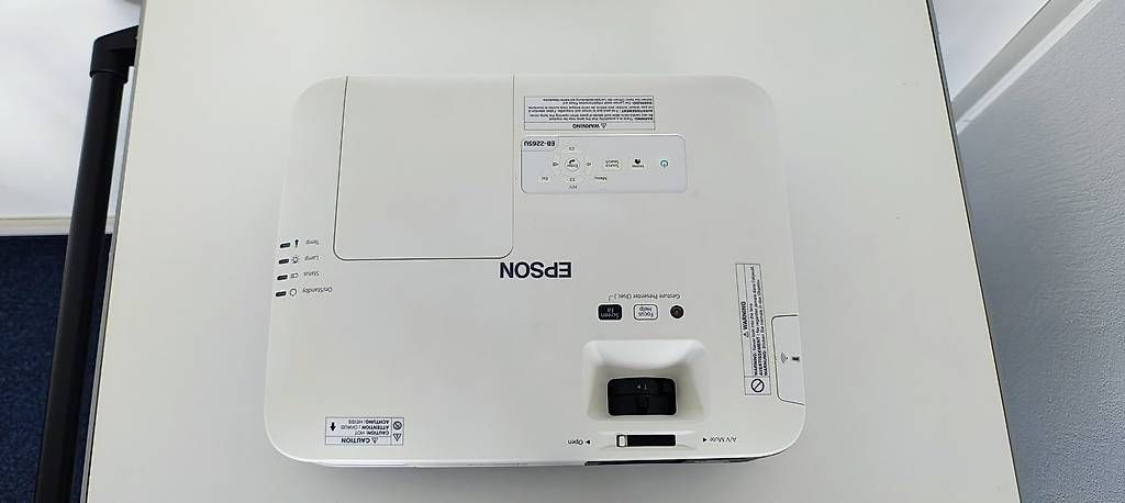 Epson Proiettori: Epson Eb-2250u Business Projektor Beamer – Usato da Bülach venduto da Surbetone 2