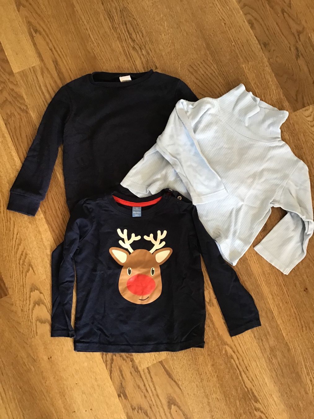 Pulls et sweat-shirts: Pulli 3x Gr. 92... – D'occasion à Uetendorf par Koh0