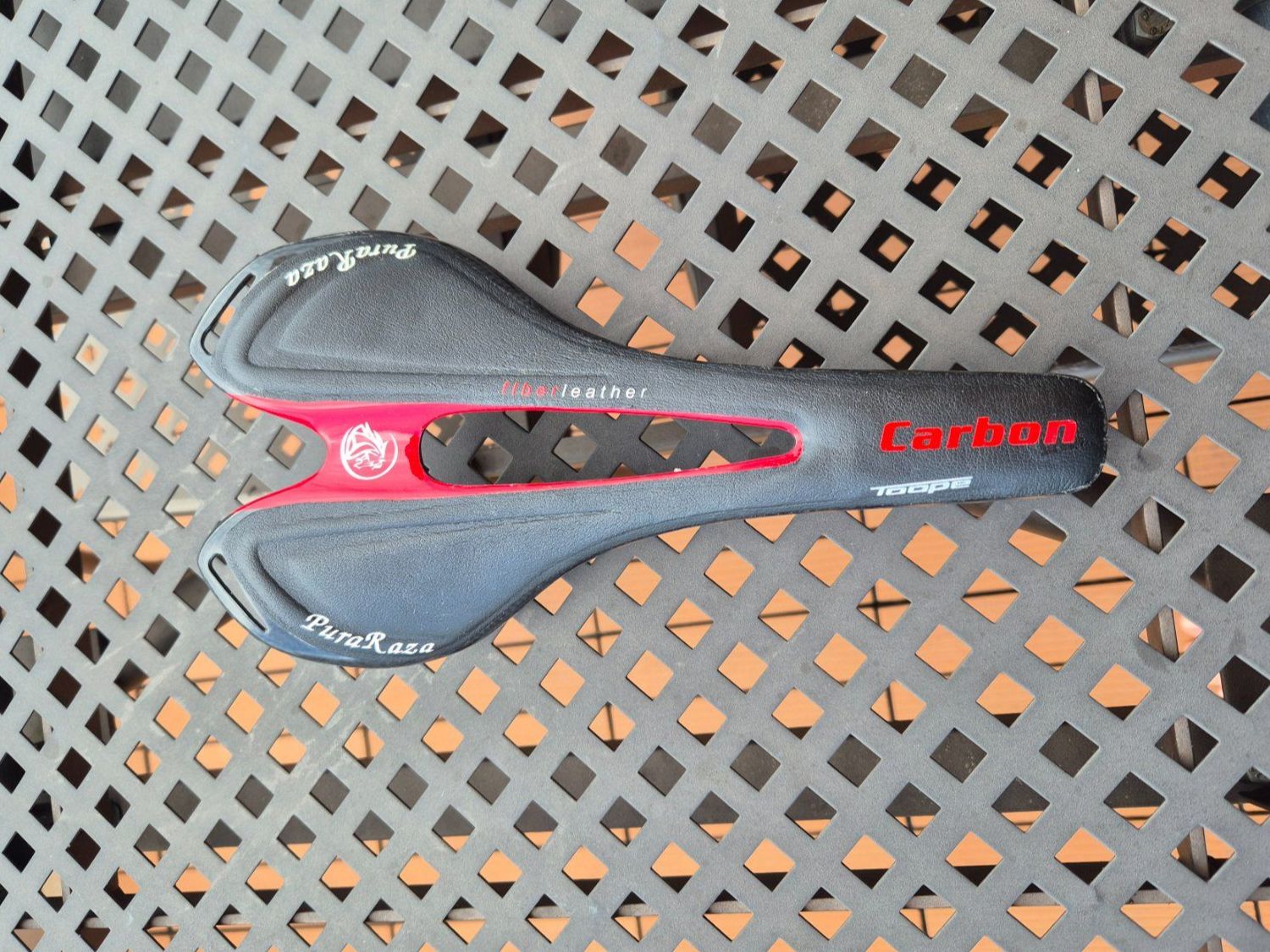 Ersatzteile: Selle vélo Carbone – Neu (gemäss Beschreibung) aus Cossonay-Ville von Axe_ll_e 2