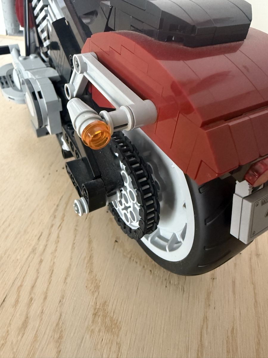 Lego Baukästen: LEGO® Creator Expert Harley-Davidson Fat Boy - Top! – Gebraucht aus Buch am Irchel von Sweetharth 5