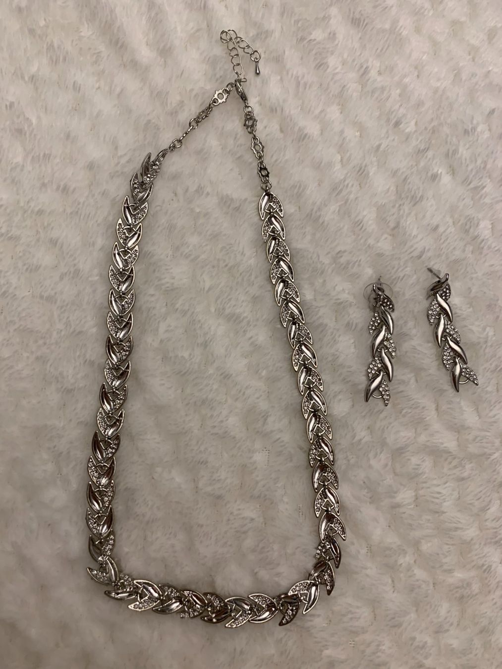 Catenine: Modeschmuck, Halskette und Ohranhänger – Nuovo e nell'imballaggio originale da Niederwangen BE venduto da gerberso