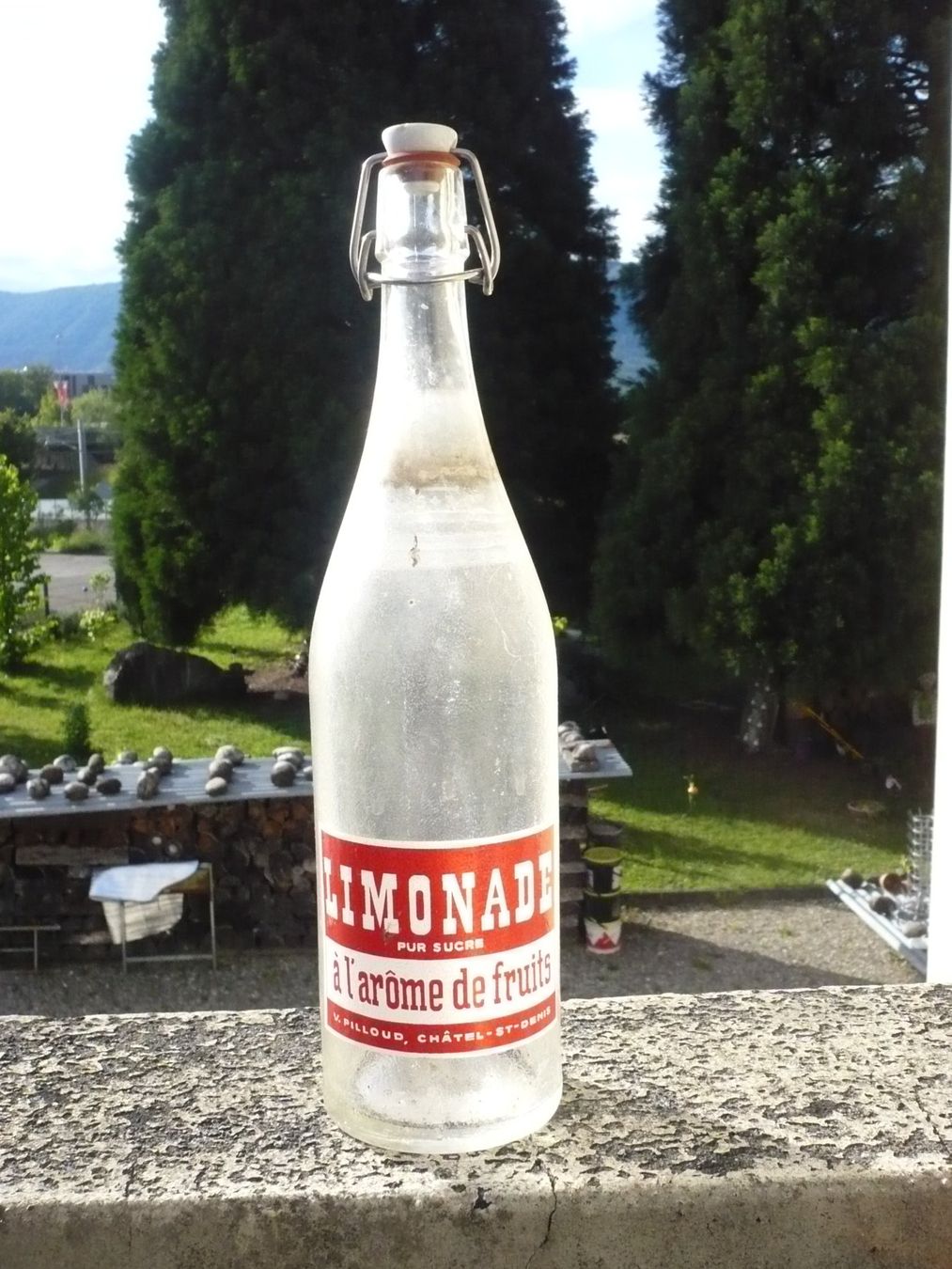 Gläser, Krüge & Flaschen: 1 Liter LIMONADE V-PILLOUD – Gebraucht aus Biberist von Urmel