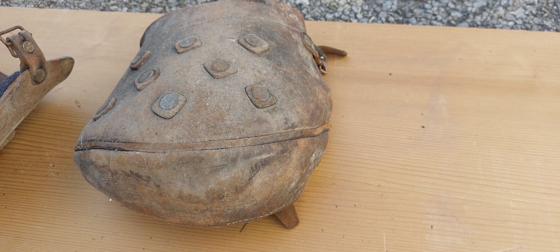 Protezioni & Imbottiture: Antike Knieschoner. Rarität – Usato da Lüterkofen venduto da BiberM109 5
