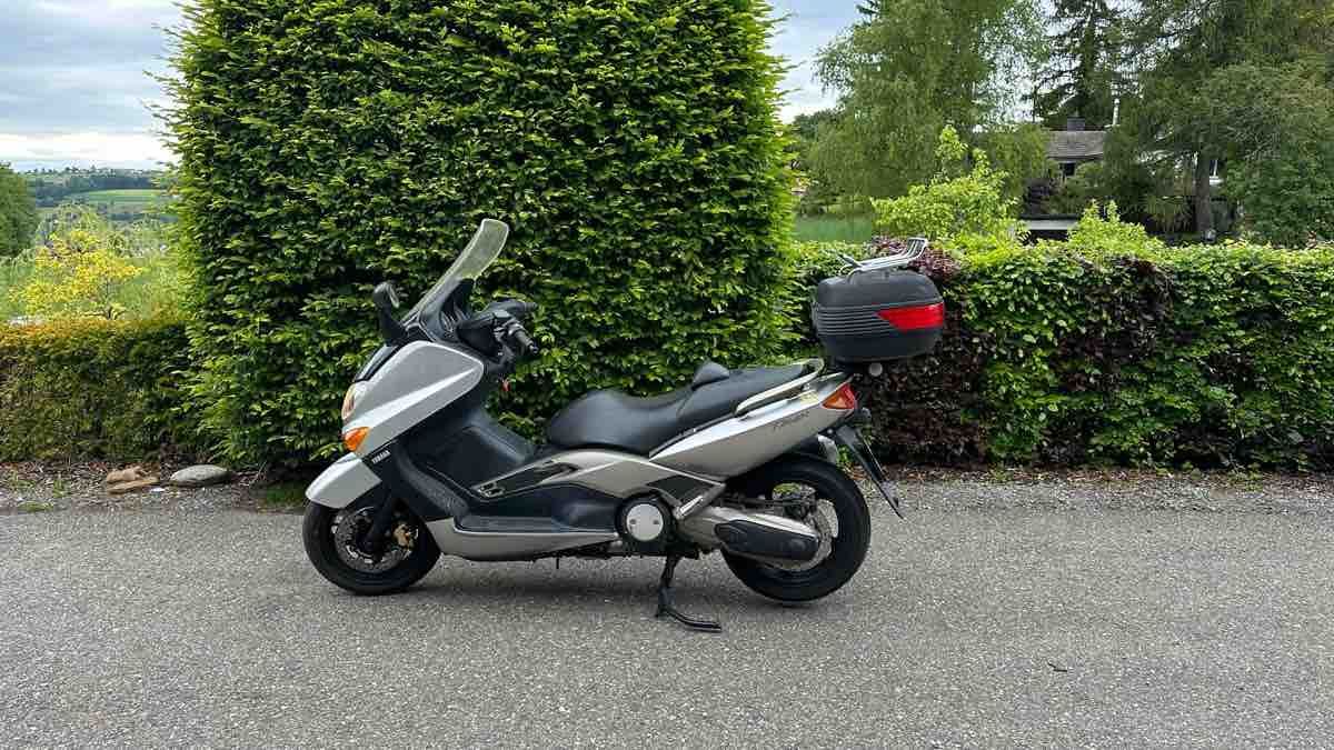 Yamaha Scooter: Yamaha TMAX 500 Roller guter Zustand mit Topcase – Usato da Bonstetten venduto da TheSecretGarden