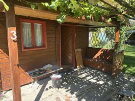 Gartenhaus aus Holz mit Veranda gebrauchter Zustand