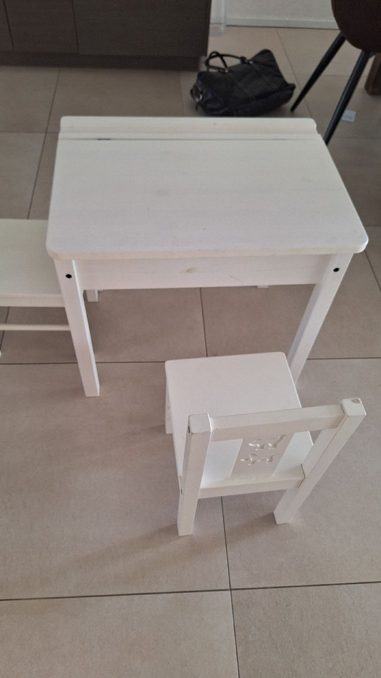 Bureaux: Bureau enfant 2 chaises – D'occasion à Signy par Galiman5