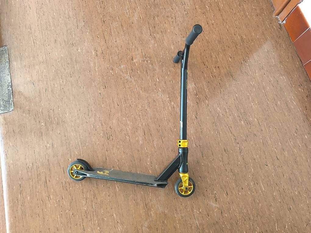 Skateboards: Trottinette freestyle Chilli – Gebraucht aus Lausanne von gri_25tp
