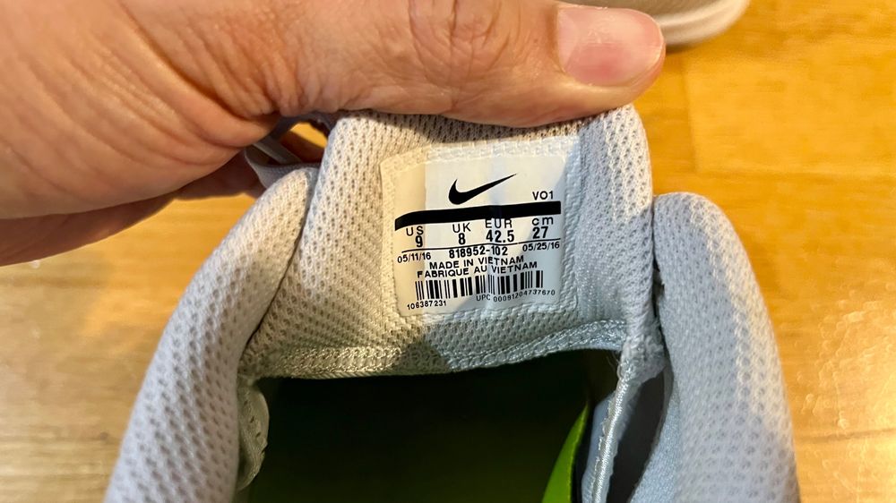 Nike Kobe Mentality 2 White Grey Gr. 42.5 4