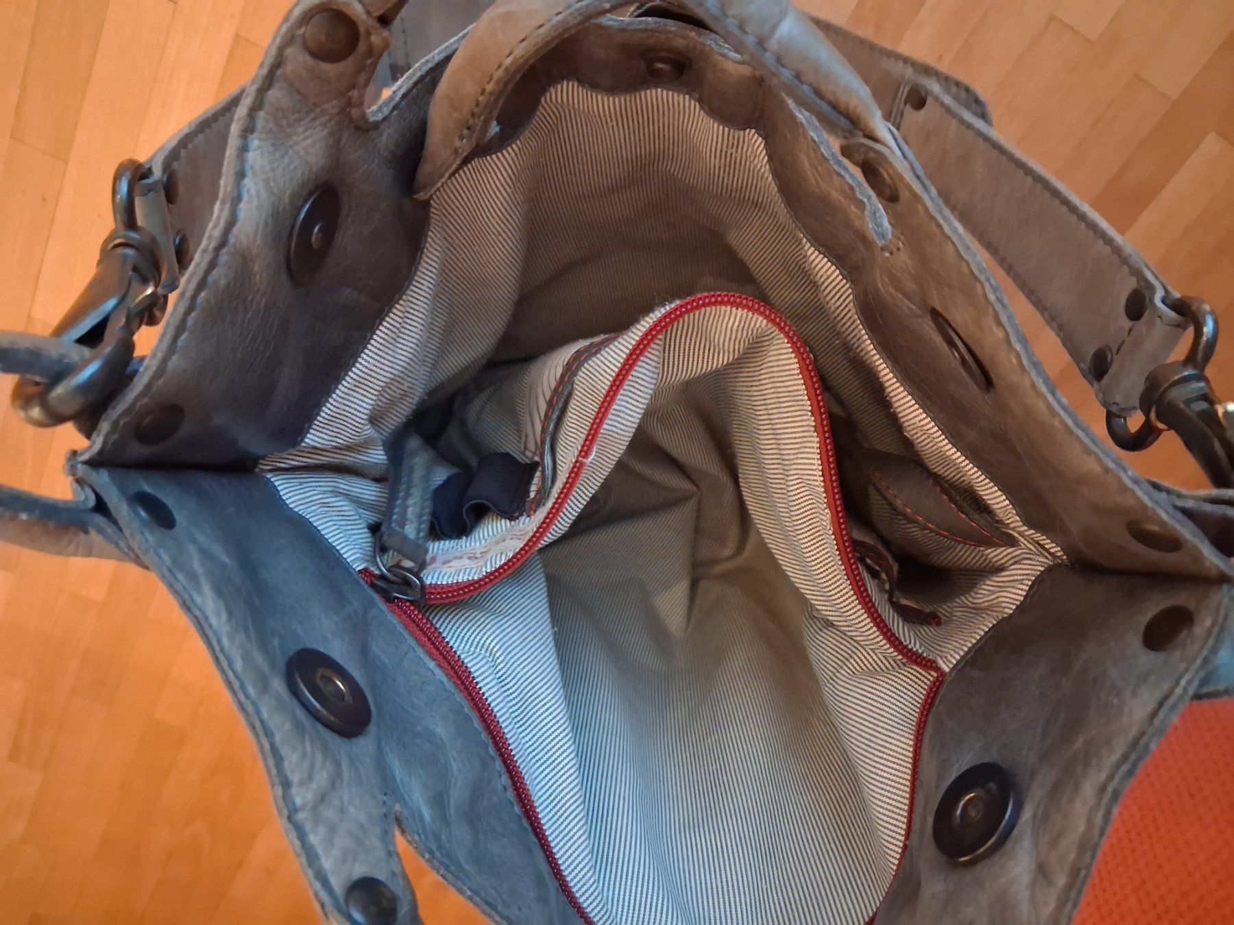 Aunts & Uncles Taschen für Damen: AUNTS & UNCLES Ledertasche – Gebraucht aus Wetzikon ZH von med_2y76 6