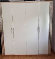 Grosser Kleiderschrank 4-türig, guter Zustand