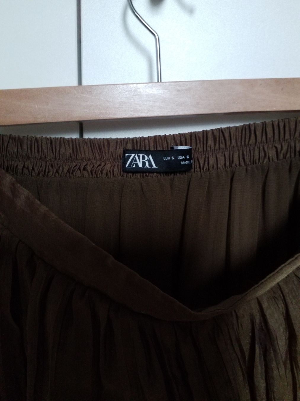 Zara Gonne: ZARA skirt – Usato da Luzern venduto da _Lobster_ 4