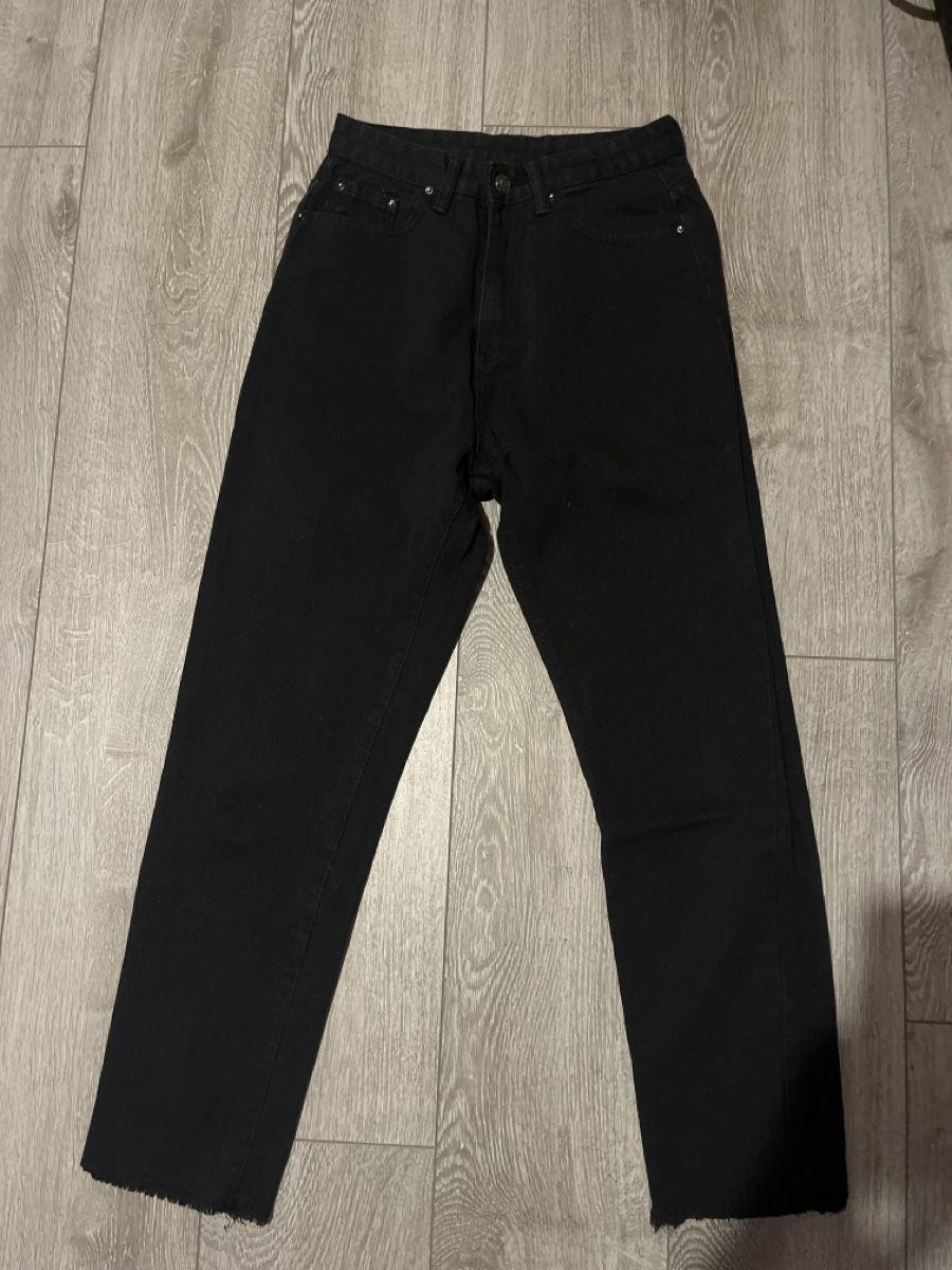 Shein Jeans: Jeans noir – Gebraucht aus Le Locle von Ophelhugy