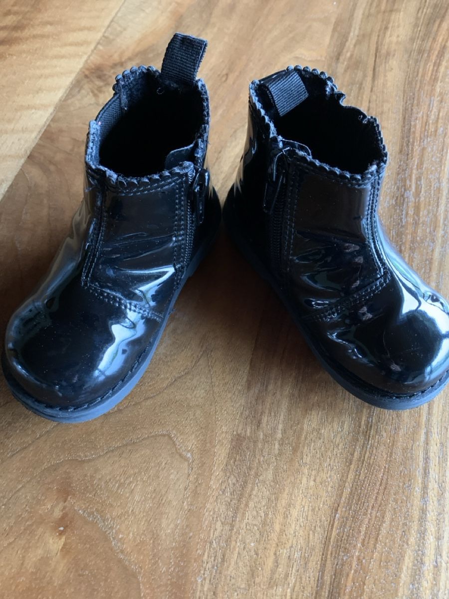 Scarpe per ragazze: Süsse Mädchen Stiefeletten Gr.22 Lackoptik Herbst – Usato da Meilen venduto da Flockenwirbel