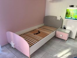 Kinderbett mit Lattenrost und Matratze
