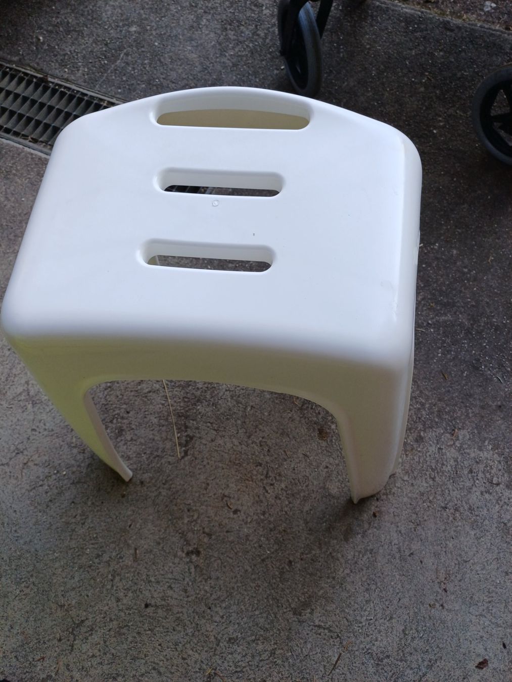 Sgabelli: Chaise de douche en plastique – Usato da courrendlin venduto da noldelice