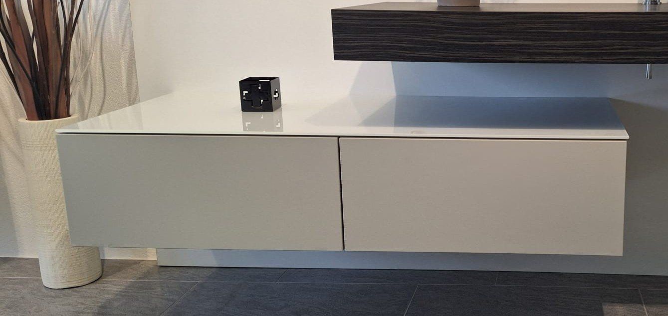 Mobili TV: Lowboard mit Glasabdeckung – Nuovo (secondo la descrizione) da Gränichen venduto da maerki5722 1